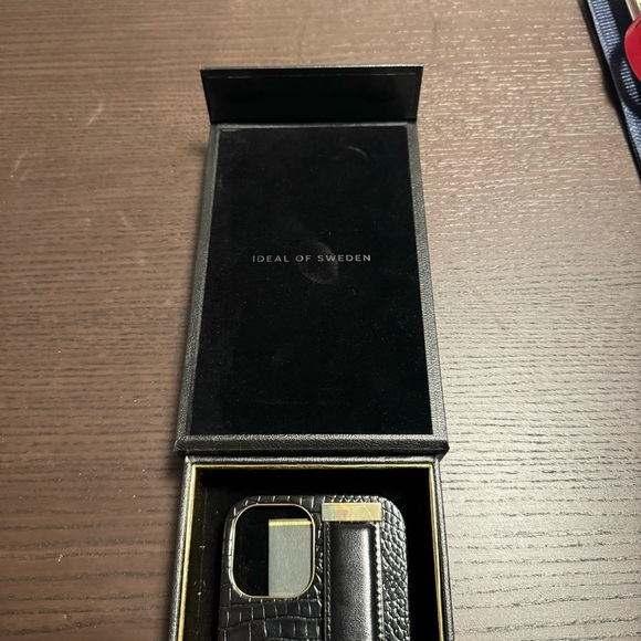 Statement Case 12 Pro Max Neo Noir Croco Strap Handle - Picture 11 of 11